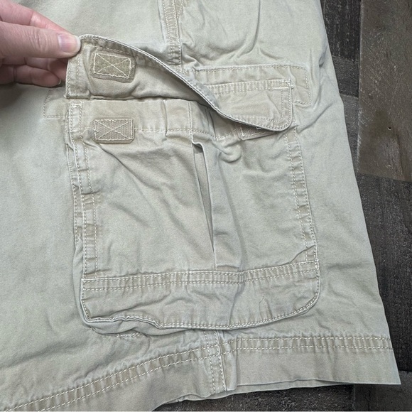 Eddie Bauer Khaki Cargo Short size 36 - Picture 3 of 13